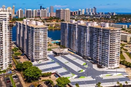 Del Prado Condominiums in Aventura for Sale and Rent
