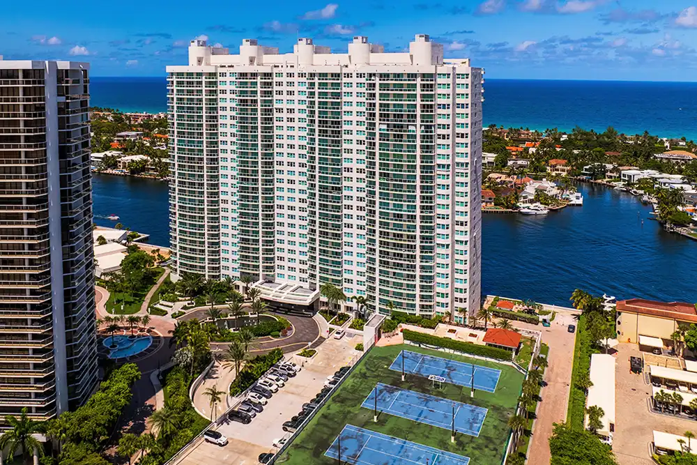 Hamptons South condos real estate Aventura