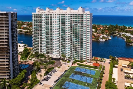 Hamptons South condos real estate Aventura