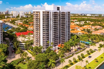 Harbor Towers at the Waterways, Aventura 33180