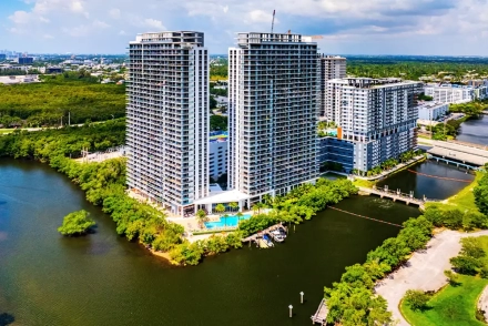 The Harbour Condo for Sale and Rent