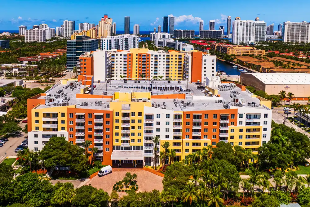 Venture condos real estate aventura