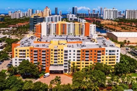 Venture condos real estate aventura