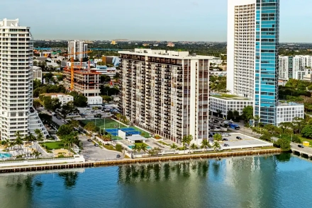 The Charter Club Condos, Edgewater 33137