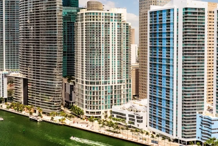 Met 1 Condo for Sale and Rent in Downtown Miami
