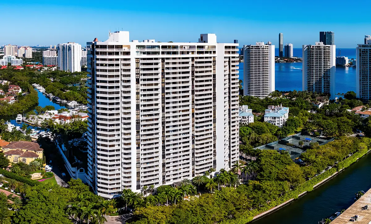 WIlliams Island 2000 Condo for Sale Rent. Miami Real Estate