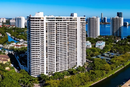 WIlliams Island 2000 Condo for Sale Rent. Miami Real Estate