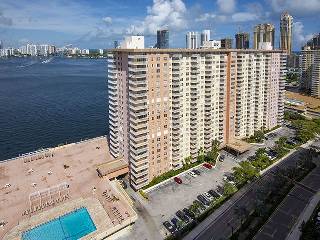 Winston Tower 200 Winston Tower 200