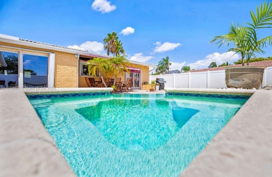5320 NE 16th Ter #