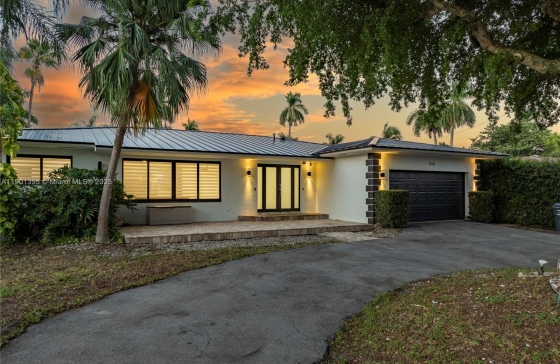 1141 N Northlake Dr #