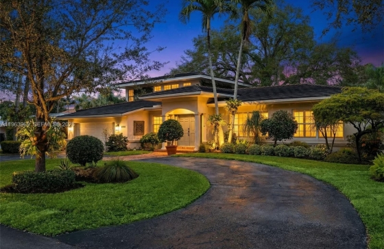 1255  Algardi Ave #