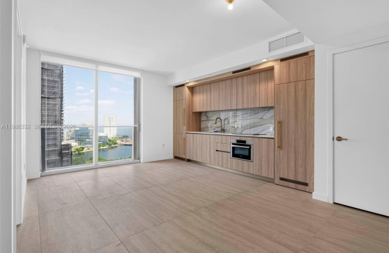 77 SE 5 St #2015