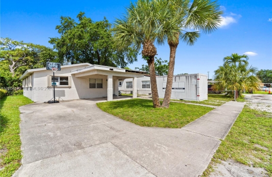723 NW 15th Ter #