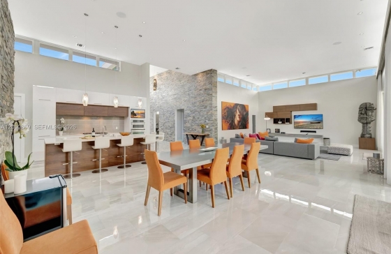 907  Diplomat Pkwy #