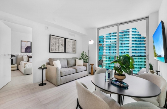 77 SE 5th #3305
