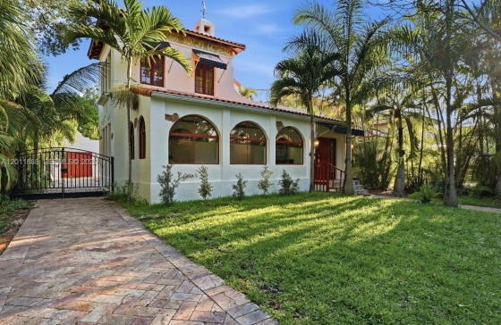 1137  Asturia Ave #