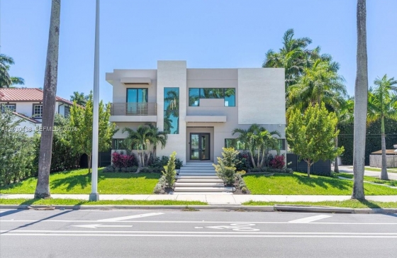 1380  Hollywood Blvd #