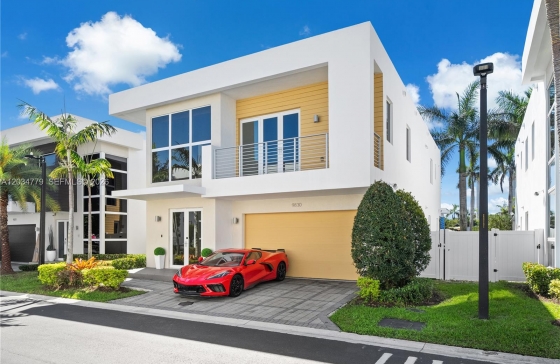 9830 NW 74th Ter #