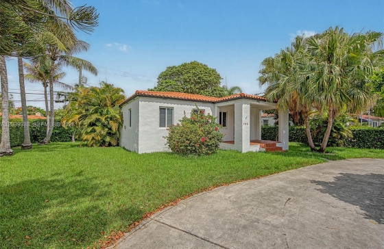 702  Boabadilla St #