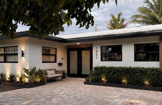 1251 SW 11th Ter #
