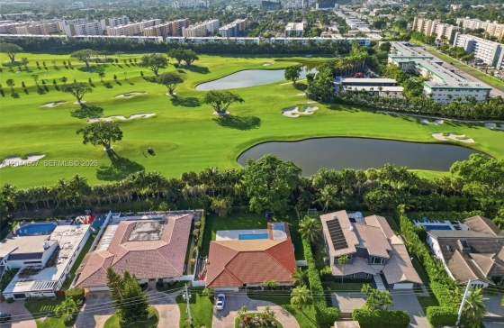 713  Diplomat Pkwy #