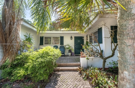 698 NW 7th Ave #