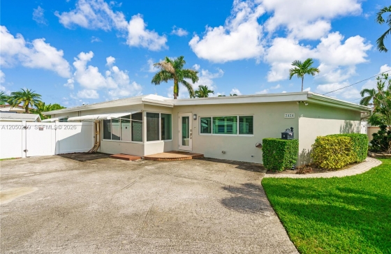 2424 NE 18th Ave #
