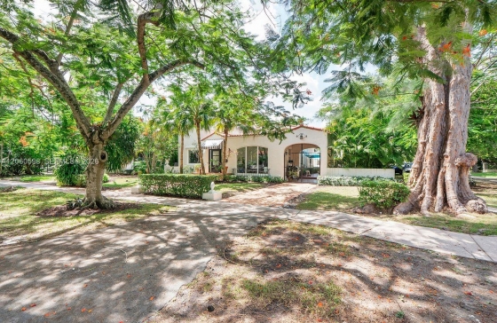 1042  Sorolla Ave #