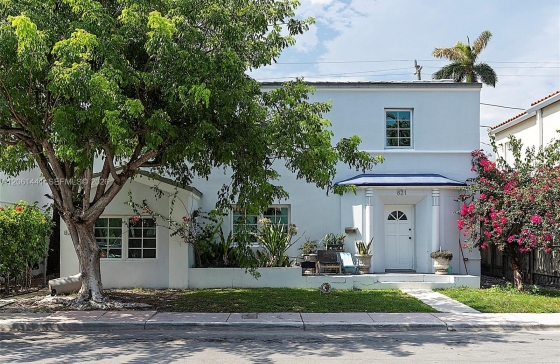 821  Espanola Way #