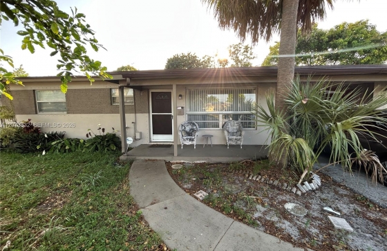 571 SW 29th Ter #
