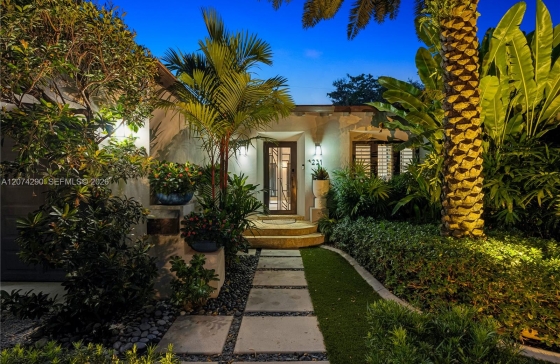 231  Fluvia Ave #-