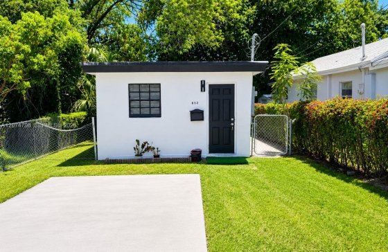 802 NW 3rd Ter #