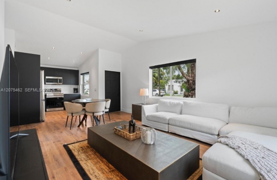 309 SE 3rd Ave #309