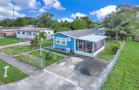 2760 NW 23rd St #