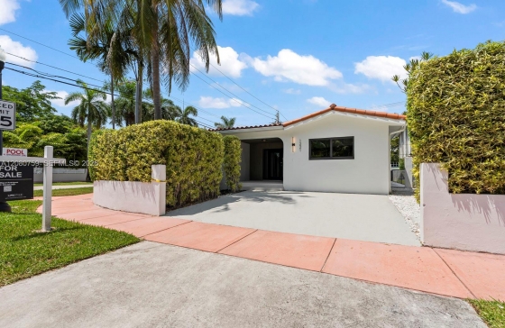 1221  Biarritz Dr #