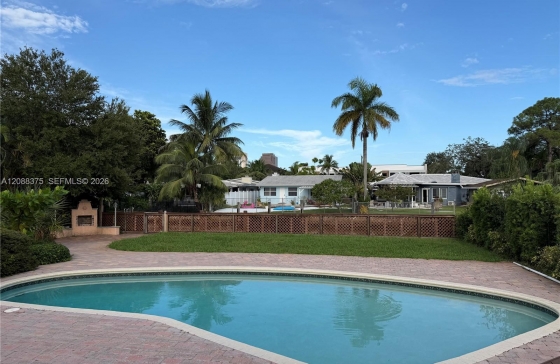 800 SW 8th Ter #