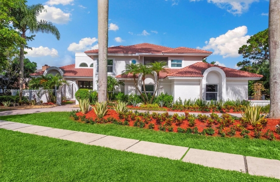 4499  Woodfield Blvd #