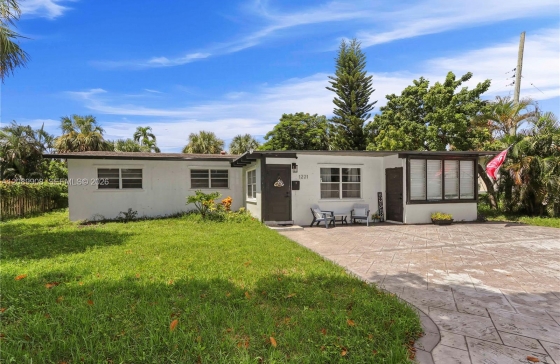 1221 NE 26th Ave #