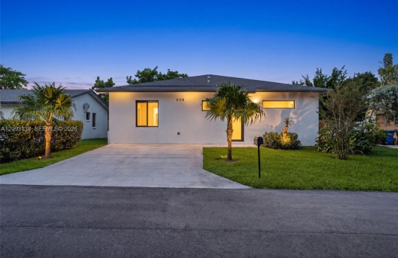 808 NW 5th Ter #