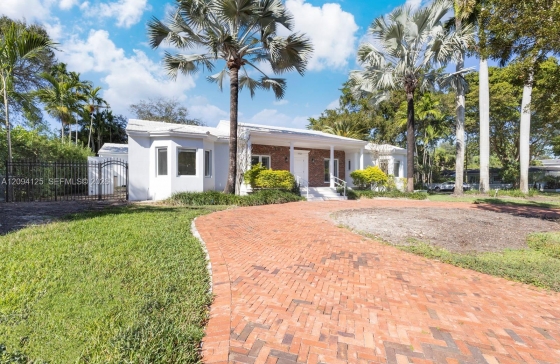 4404  Alhambra Cir #