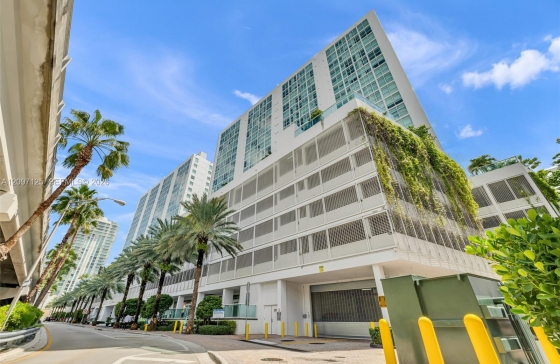 400  Sunny Isles Blvd #916