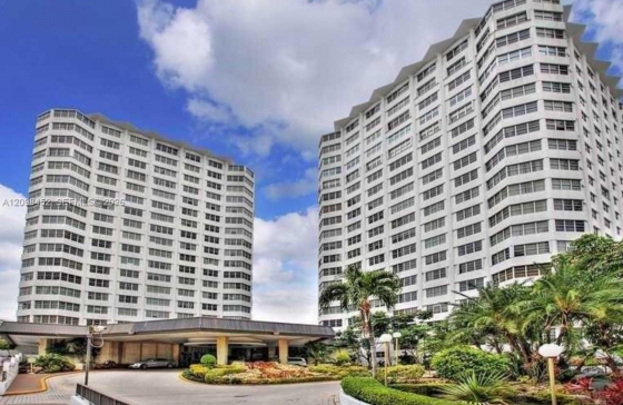 999  Brickell Bay Dr #1807