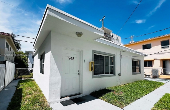 1001  Bay Dr #945