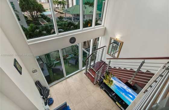 41 SE 5th St #811