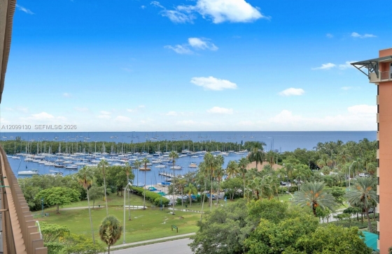 2901 S Bayshore Dr #8E