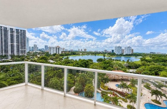 20281 E Country Club Dr #809