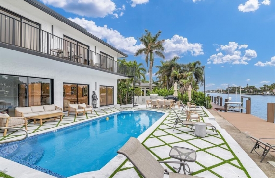 319 S Riverside #