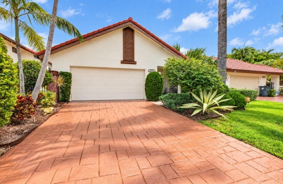 21676  Club Villa #