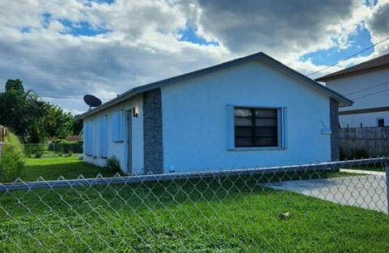 1565 W 36th #