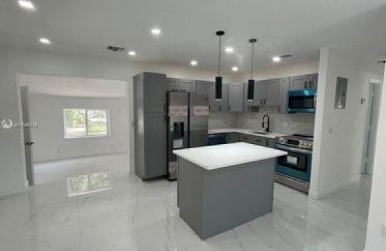 751 NW 18th #